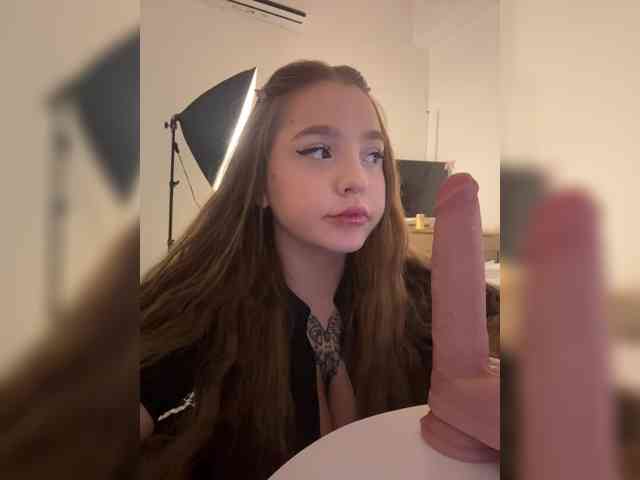 LittleDelora live female cam on bongacams
