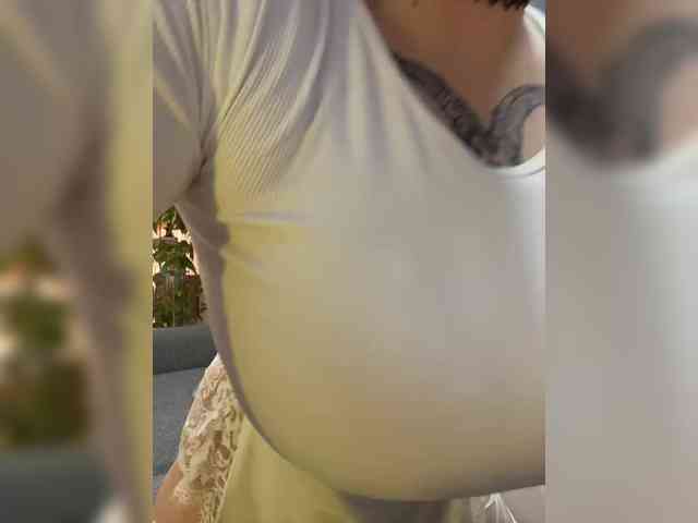 LittleDilara webcam
