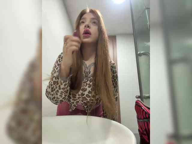 LittleDilara webcam