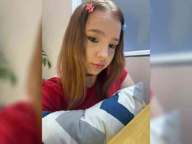 LittleDilara webcam