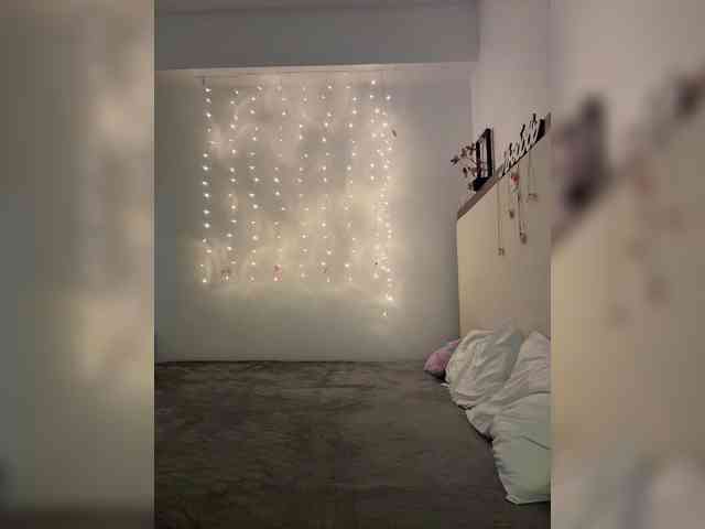 LittleDilara webcam