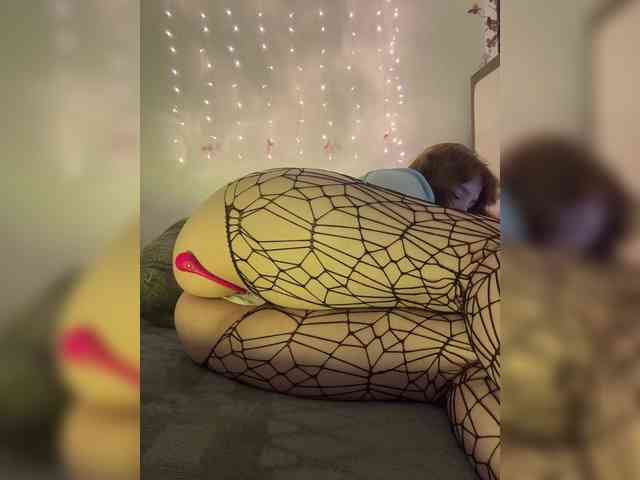 LittleDilara webcam