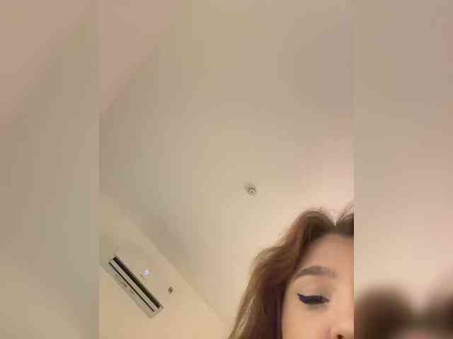 LittleDilara webcam