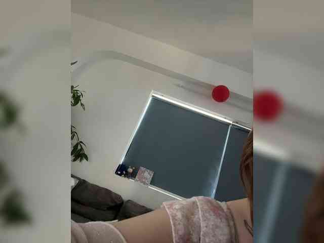 LittleDilara webcam