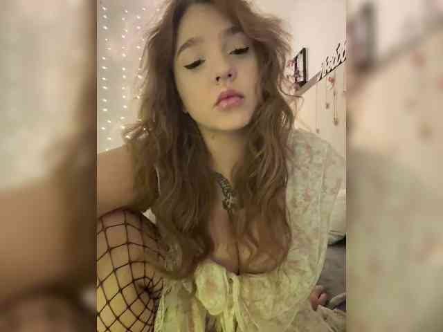 LittleDilara webcam