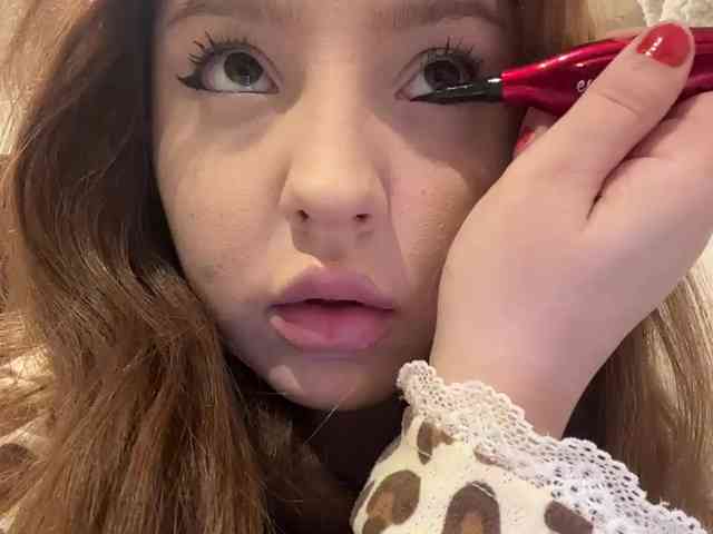 LittleDilara webcam