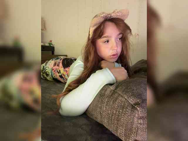 LittleDilara webcam