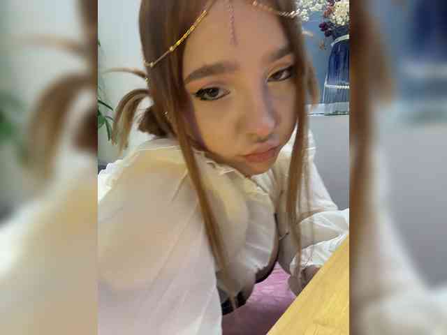 LittleDilara webcam