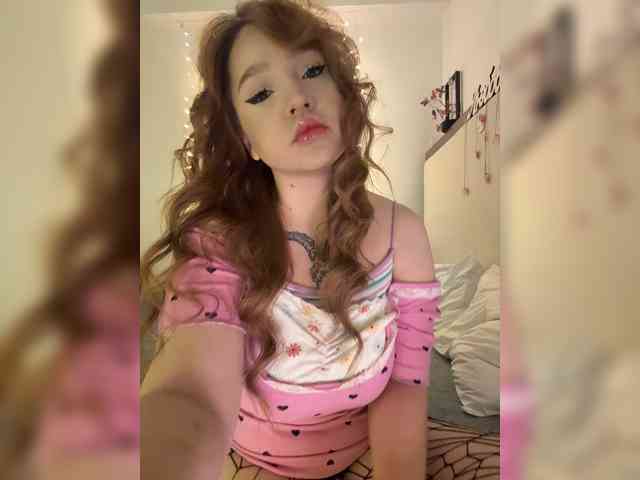 LittleDilara webcam