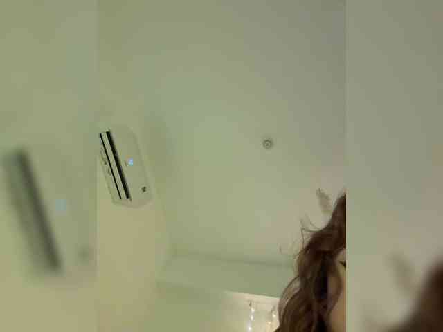 LittleDilara webcam