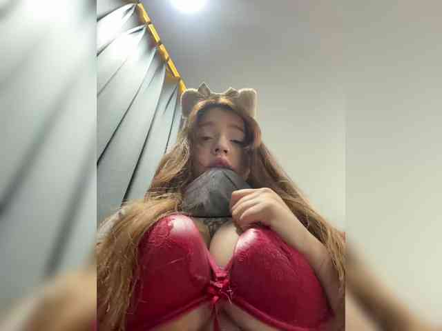 LittleDilara webcam