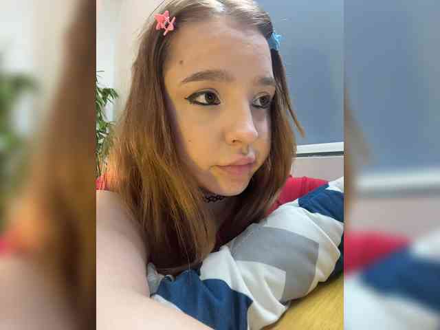 LittleDilara webcam