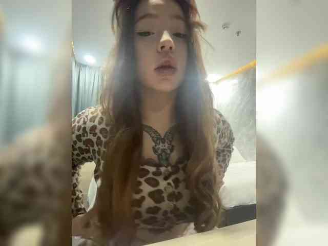 LittleDilara webcam