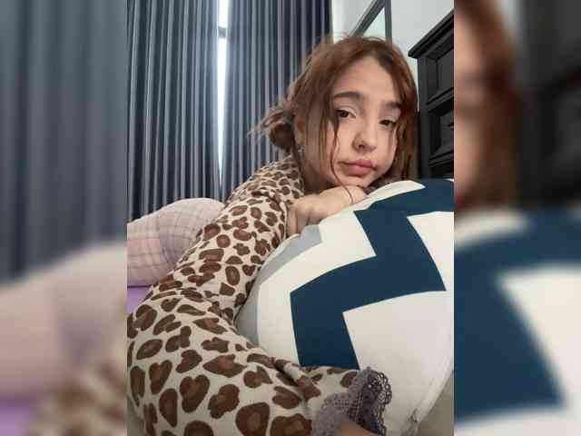 LittleDilara webcam