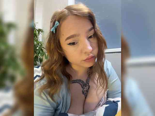 LittleDilara webcam