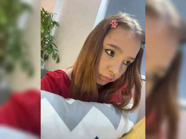 LittleDilara webcam