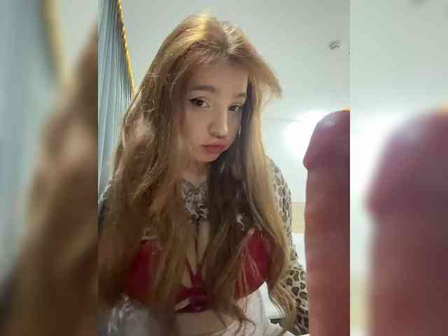 LittleDilara webcam