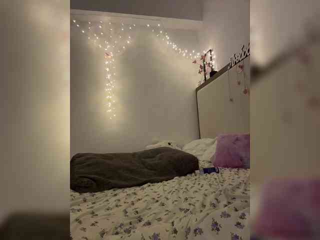 LittleDilara webcam