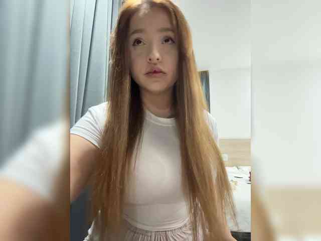 LittleDilara webcam