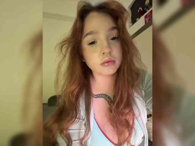 LittleDilara webcam
