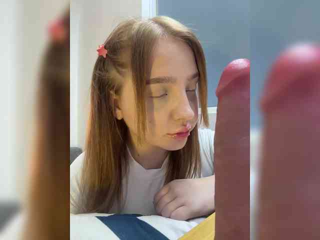 LittleDelora Live Webcam on BongaCams
