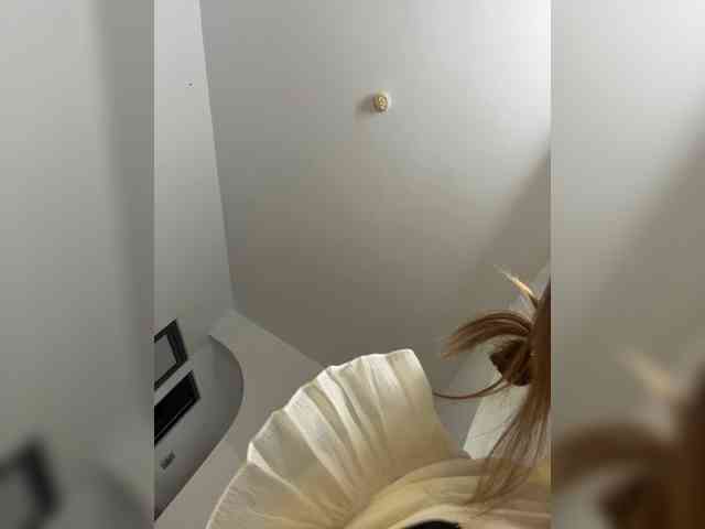 LittleDilara webcam
