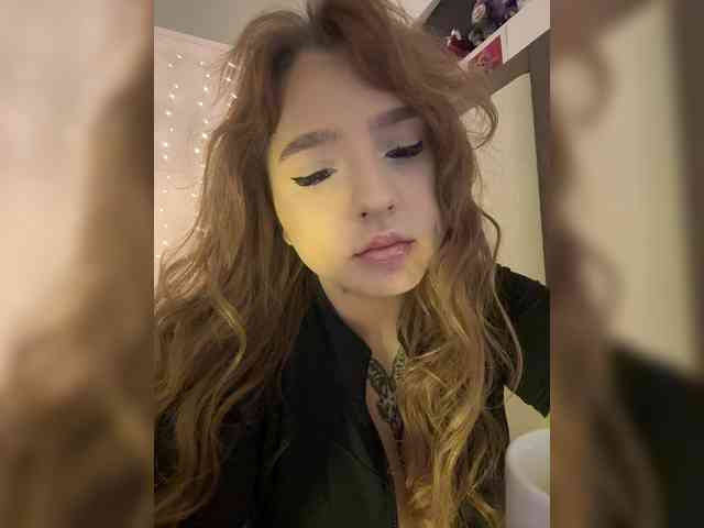 LittleDilara webcam