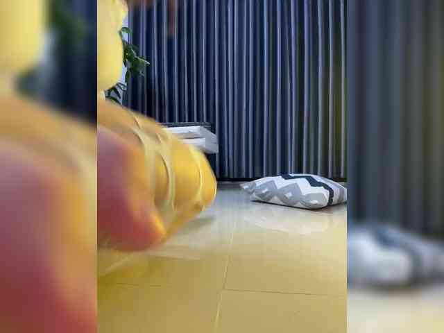 LittleDelora Live Webcam on BongaCams