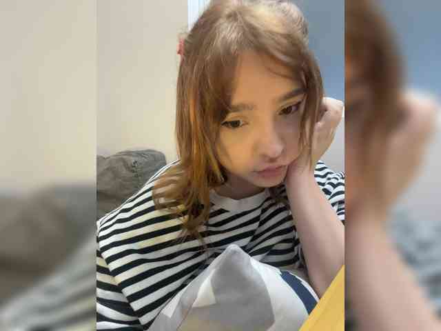LittleDilara webcam