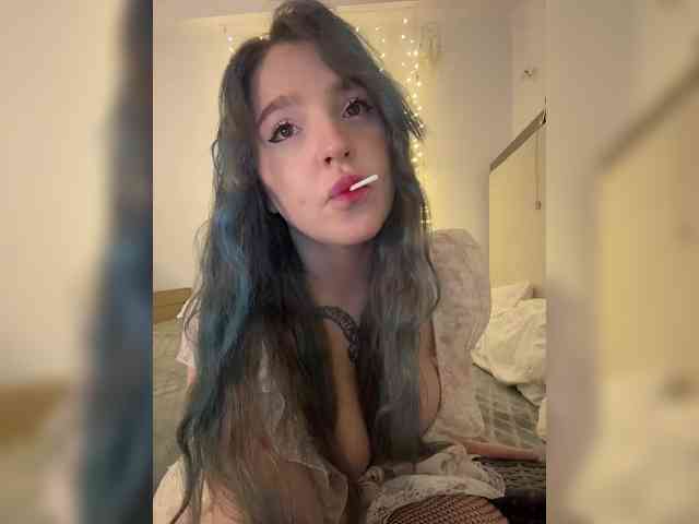 LittleDilara webcam