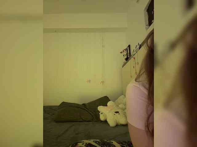 LittleDilara webcam