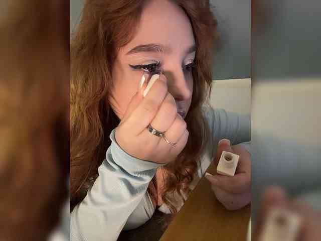 LittleDilara webcam
