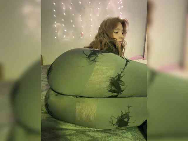 LittleDilara webcam