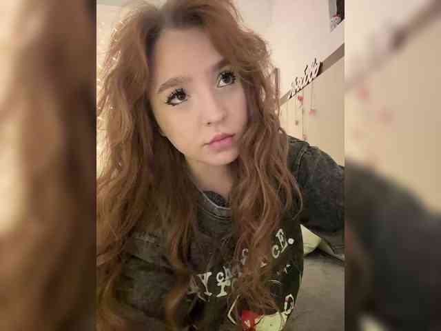 LittleDilara webcam