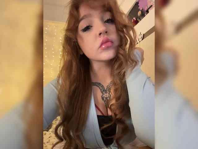 LittleDilara webcam