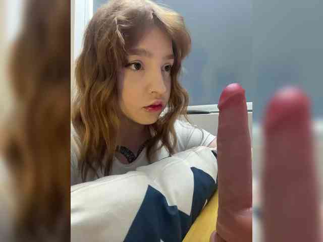 LittleDilara webcam