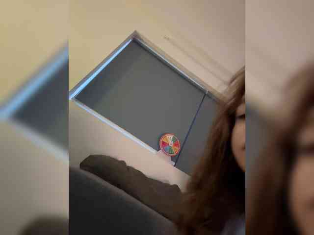 LittleDilara webcam