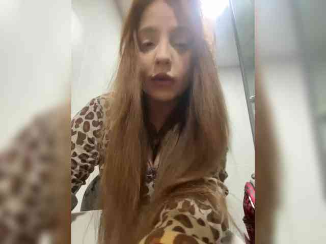 LittleDilara webcam