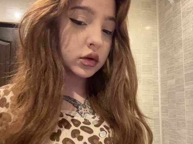 LittleDilara webcam