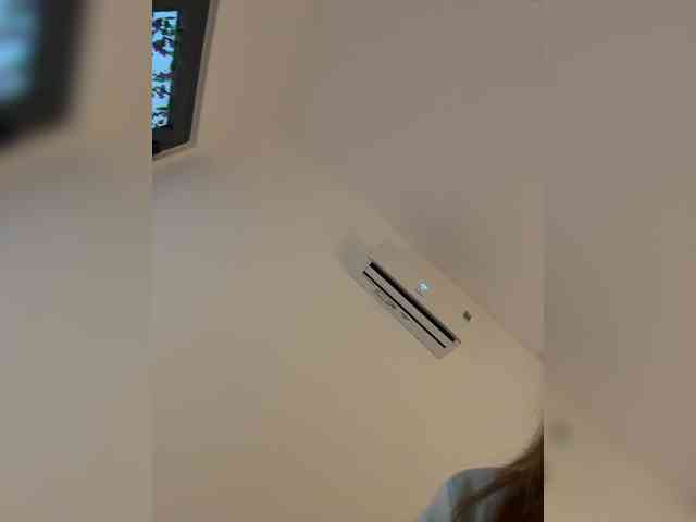 LittleDilara webcam