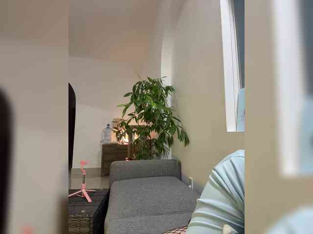 LittleDilara webcam