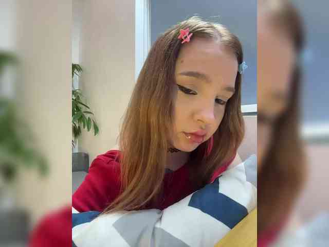LittleDilara webcam