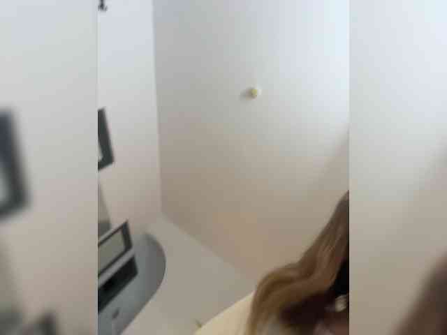 LittleDilara webcam