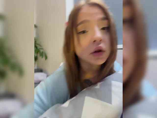 LittleDilara webcam