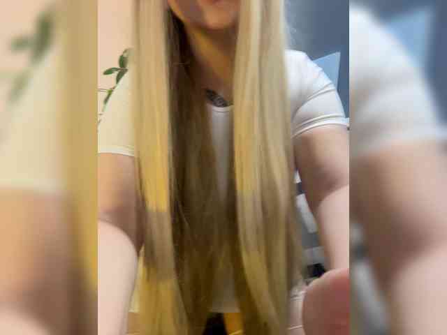 LittleDilara webcam
