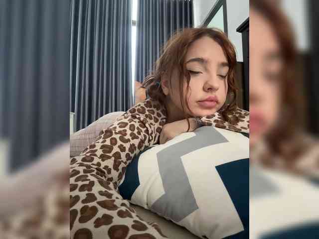 LittleDilara webcam