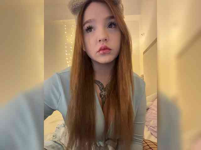 LittleDilara webcam
