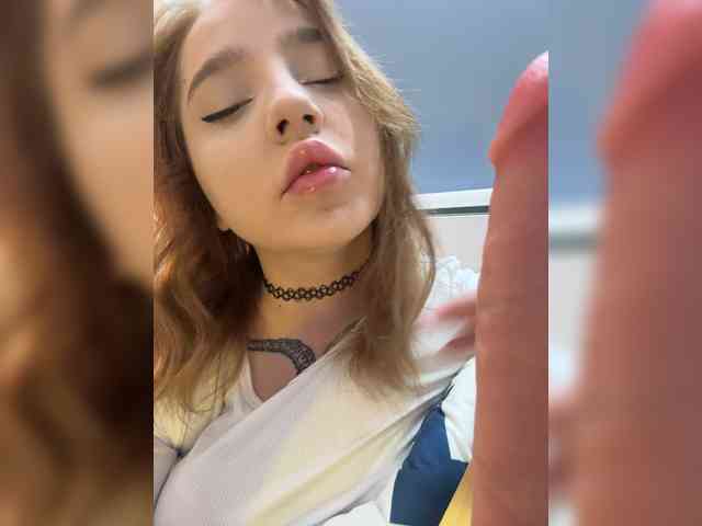 LittleDilara webcam