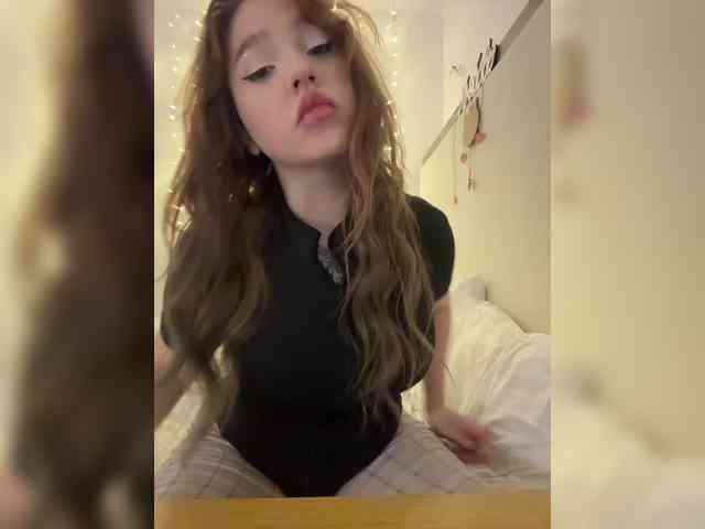 LittleDilara webcam