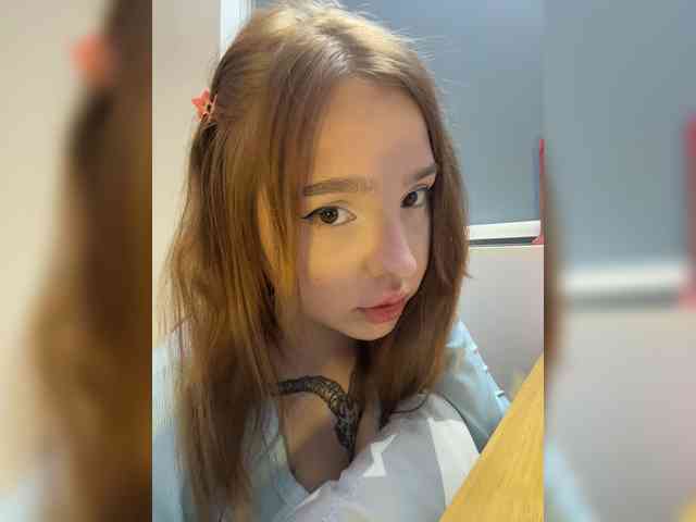 LittleDilara webcam
